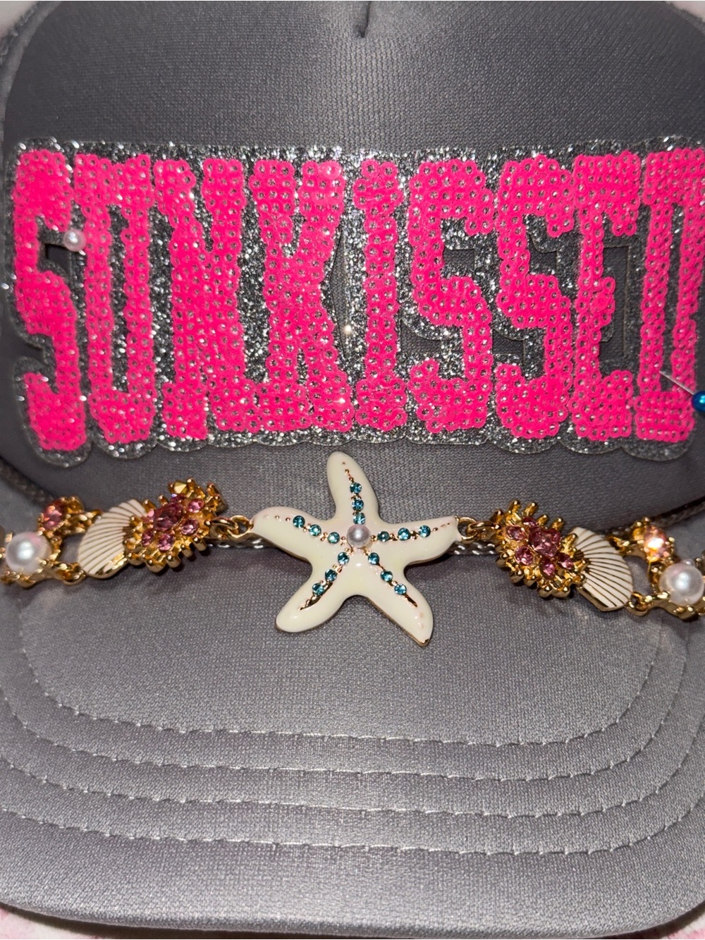 Cutest SUN-KISSED TRUCKER HAT WITH AMAZING STARFISH HAT CHAIN WOOOOWWWWW
